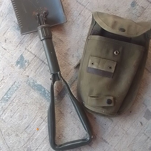 Military folding shovel like new, E-tool tri-fold design