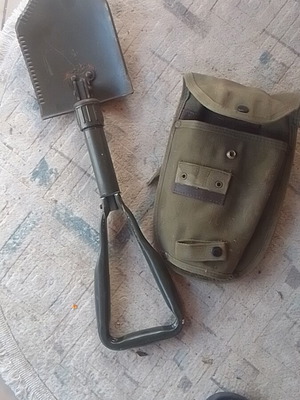 Στρατιωτικό φτυάρι πτυσσόμενο σαν καινούργιο, E-tool tri-fold