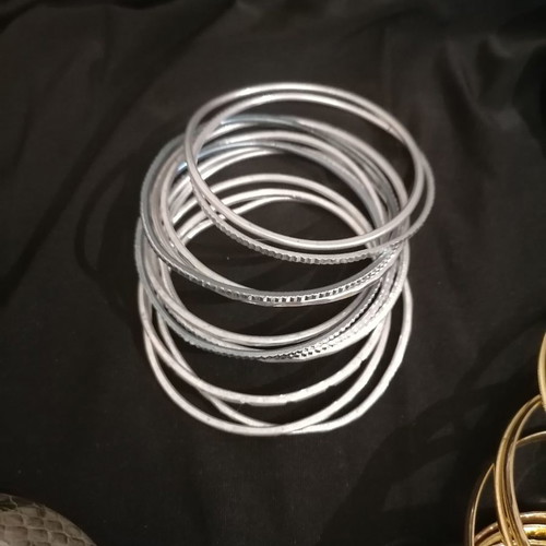 Set of 6 used impressive faux bijoux bracelets