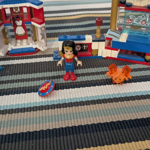 LEGO DC Super Hero Girls 41235 Wonder Woman Dorm Retired
