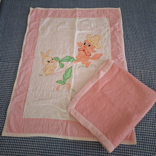 Baby bedding set like new with baby blanket