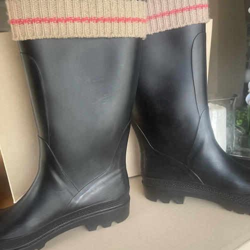 Burberry black rain boots with check lining size 38 like new