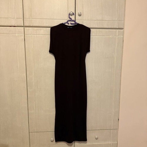 Zara women's burgundy sleeveless dress with shoulder pads, size S