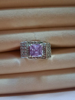 Ασημένιο επιπλατινωμένο δαχτυλίδι με σκάλισμα και ροζ διαφανή πέτρα σαν καινούργιο