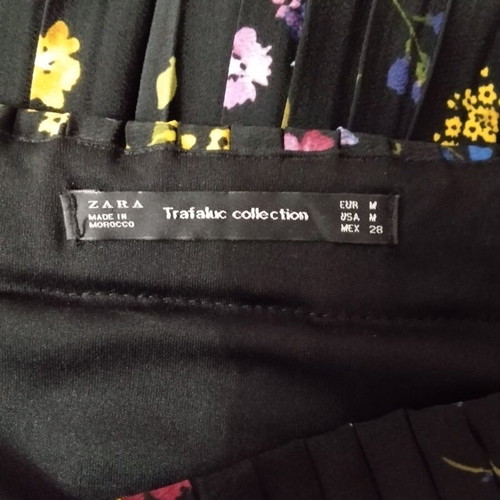 Zara floral pleated midi skirt size M like new