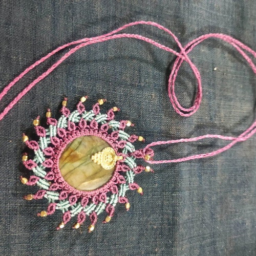 Macrame necklace new with round labradorite stone