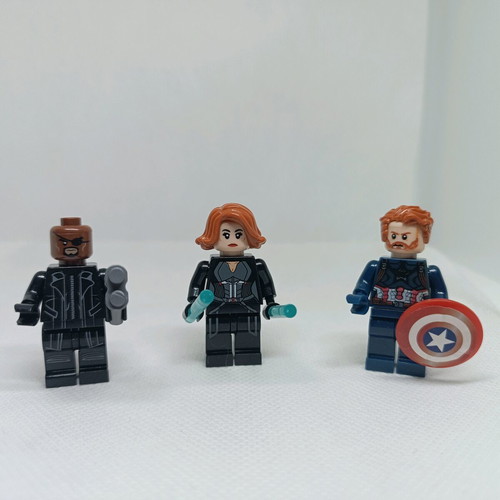 Lego set 3 Avengers figures like new
