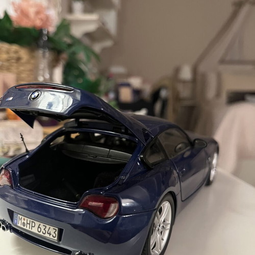 BMW Z4 M Kyosho model car like new, 1/18 scale