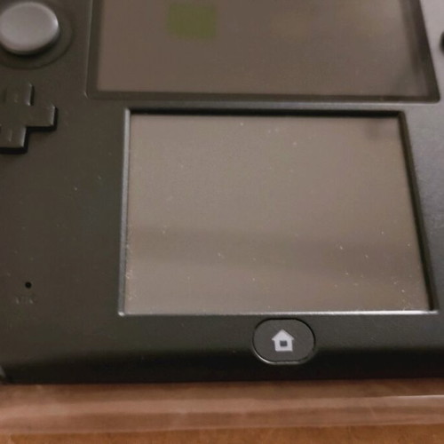 Nintendo 2DS like new with pre-installed Mariokart7 and accessories