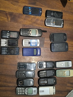 Old Nokia Sony Ericsson Samsung Phones used, pack of 15+
