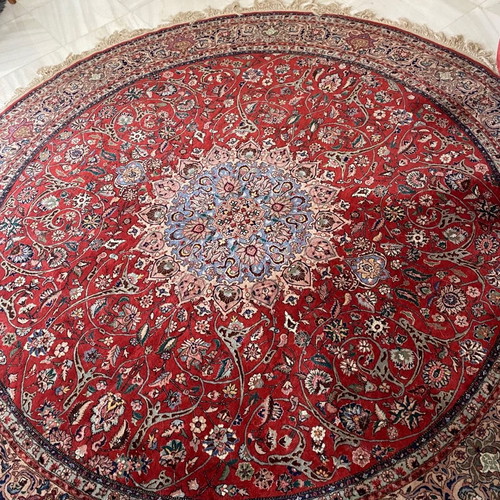 Handmade round rug used, 2.5 meter diameter