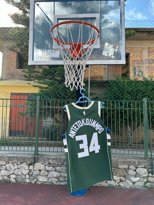 Φανέλα Γιάννη Αντετοκούνμπο αυθεντική καινούργια, μέγεθος Μ