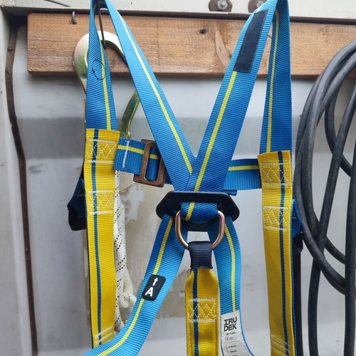 Safety Harness IRUDEK Light Plus 2 like new with fall arrest and NFC