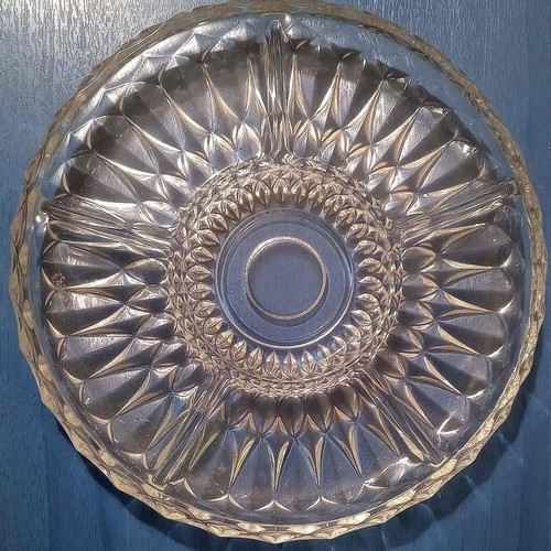Glass serving platter with 6 sections like new, 27 cm diameter