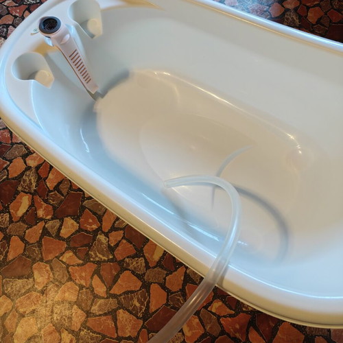 Quattro Baby infant bathtub like new with seat, thermometer, drain tube