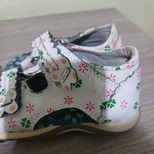 Sandals used size 25 in good condition
