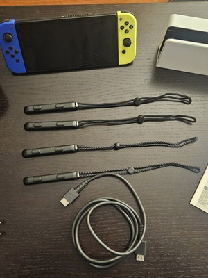 Nintendo Switch OLED σαν καινούργιο με θήκη και αξεσουάρ