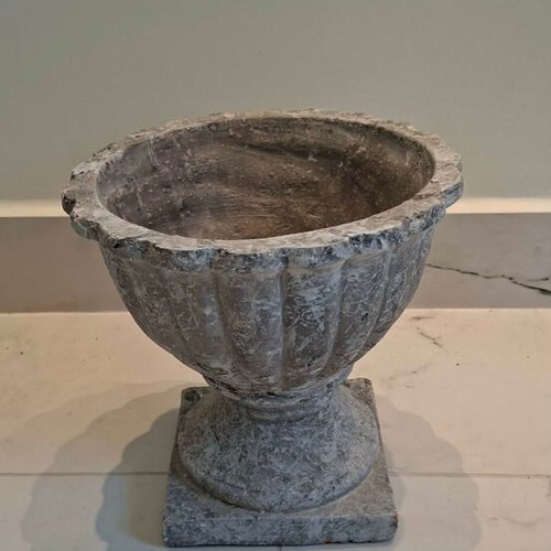 Ceramic planter gray like new