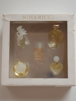 Nina Ricci 5 vintage collectible perfume miniatures travel set