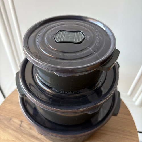 Set of 3 round storage containers new, microwave safe