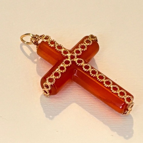 Carnelian cross set in 18k gold like new
