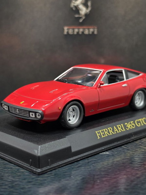 Ferrari 365 GTC/4 μεταλλικό μοντέλο αυτοκινήτου σε κόκκινο, κλίμακα 1:43