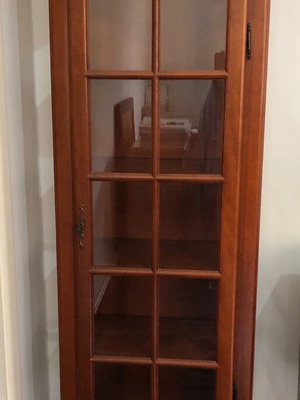 Brown Showcase cabinet like new with shelves and key