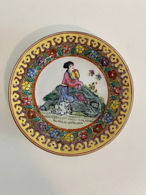 Vintage Chinese Famille Rose Decorative Plate Qianlong Seal 15 cm