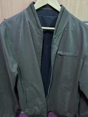 Spring jackets like new, size Large, reversible, set of 2