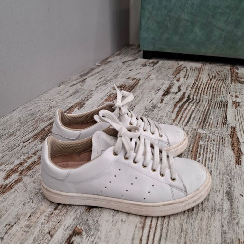 Sneaker white leather used slightly, size 36