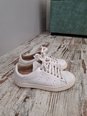 Sneaker white leather used slightly, size 36