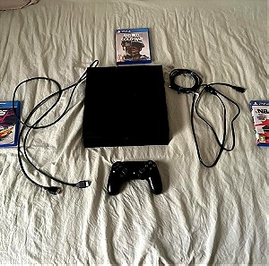 PlayStation 4 με τρία παιχνίδια