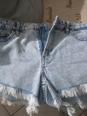 Γυναικείο σορτς Bershka denim large καινούργιο, άσπρο και μπλε