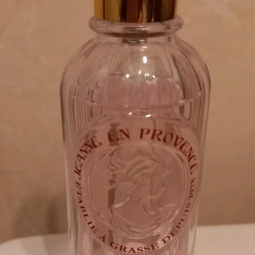 Un Matin Dans La Roseraie Jeanne En Provence perfume 60 ml like new