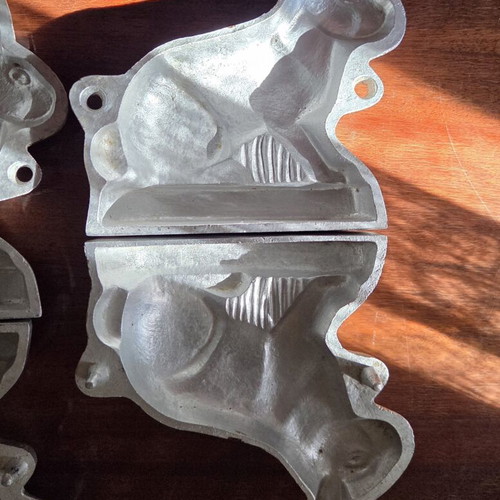 Rabbit Molds cast aluminum vintage set of 3 used