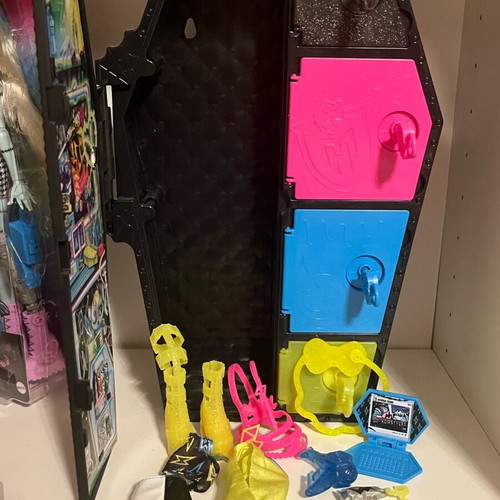 Monster High Frankie Stein Skulltimate Secrets Neon Frights Mattel new