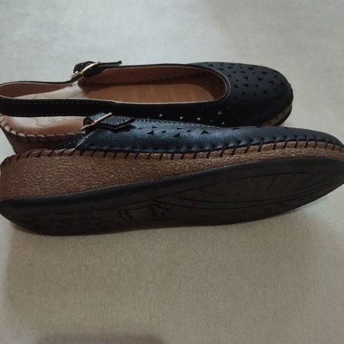 Leather women's sandals with perforated design, like new, size 39