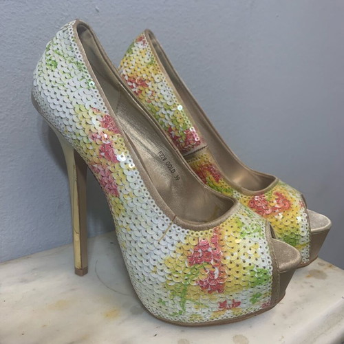 Pumps new, size 39