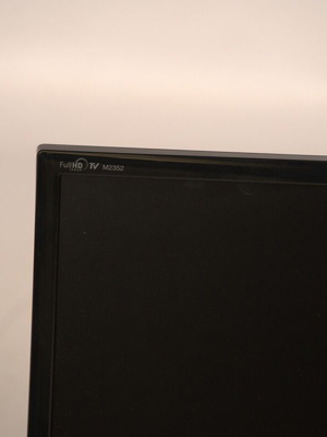 LG M2352 23" Full HD monitor used with wall mount