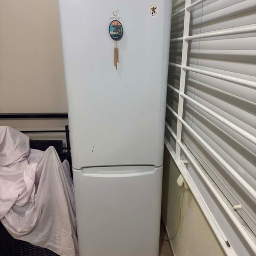 Indesit Total No Frost fridge freezer used, fully functional