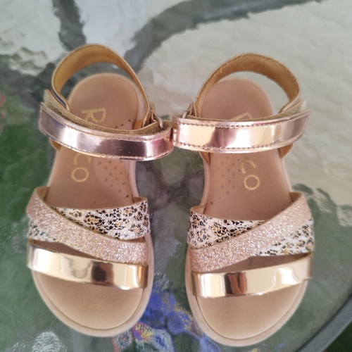 Sandals size 25 like new