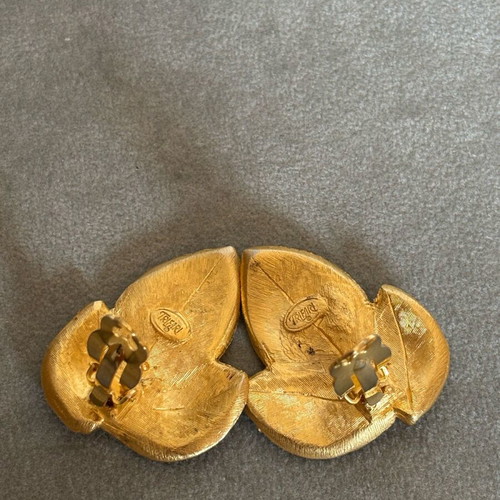 Trifari vintage clips earrings used, gold plated