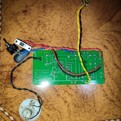 AND Circuit with NAND Gates Like New, Includes Car and Extra Parts