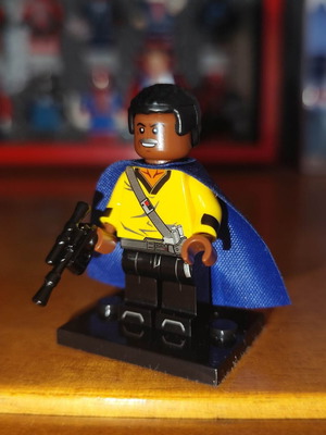 Lando Calrissian figure like new with base, blaster, blue cape