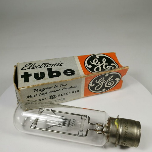 Vintage Radium lamp 1000W 115V with General Electric box used