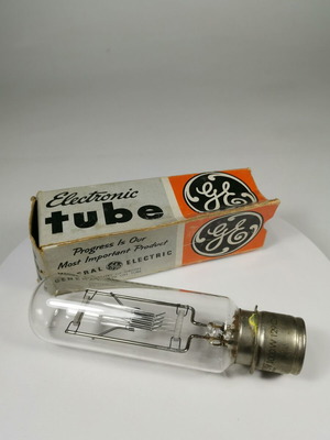 Vintage Radium lamp 1000W 115V with General Electric box used