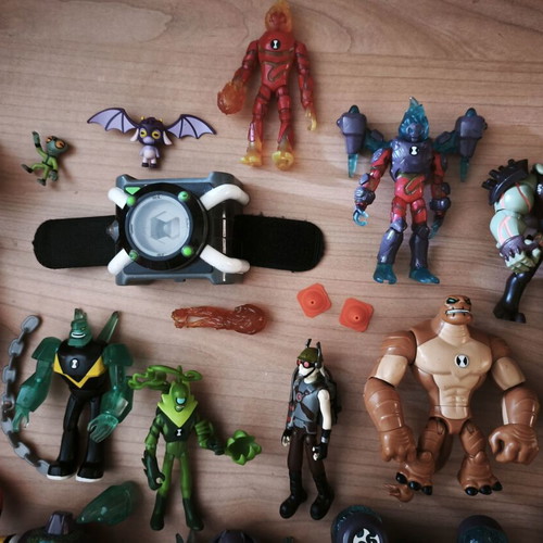 Ben 10 figures collection used with Giochi Preziosi & Deluxe Omnitrix Watch