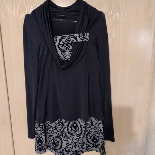 Genesis set blouse black acrylic and jacquard skirt black and white like new