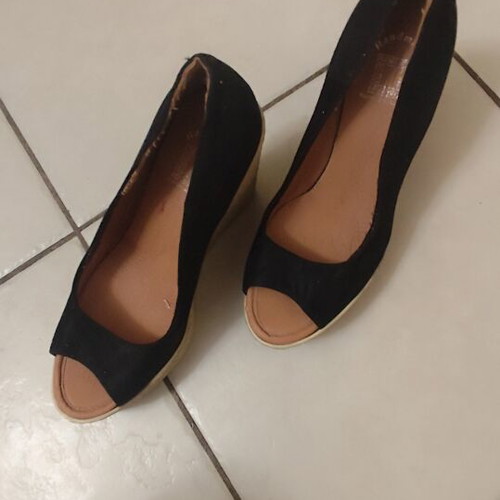 Steve Madden black peep-toe espadrille platform shoes like new