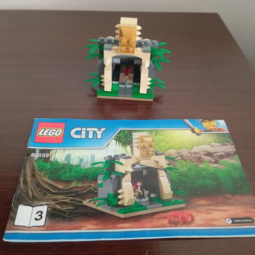 Lego City 60159 like new, complete instructions, missing one figure